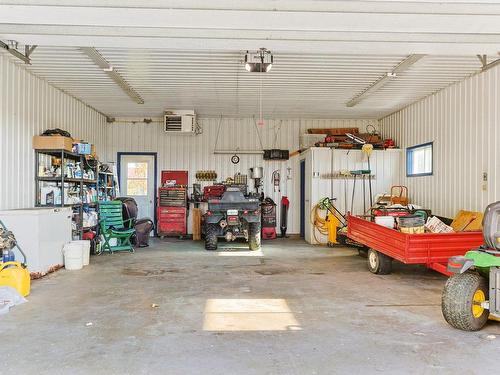 Garage - 225 Ch. De La Rivière-Des-Fèves S., Sainte-Martine, QC - Indoor Photo Showing Garage