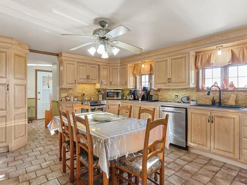 Kitchen - 225 Ch. De La Rivière-Des-Fèves S., Sainte-Martine, QC - Indoor