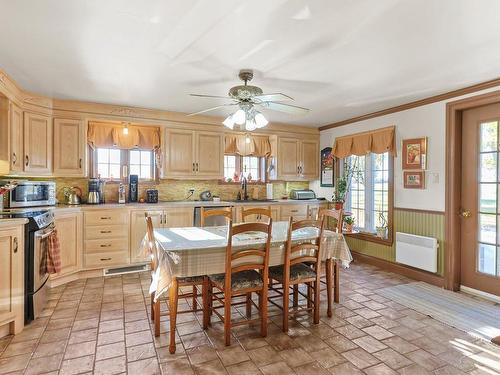 Kitchen - 225 Ch. De La Rivière-Des-Fèves S., Sainte-Martine, QC - Indoor Photo Showing Dining Room