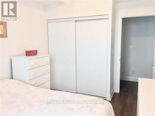 1827 - 7161 Yonge Street E, Markham, ON - Indoor Photo Showing Bedroom