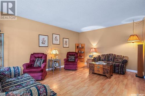 1507 G Avenue N, Saskatoon, SK - Indoor Photo Showing Living Room