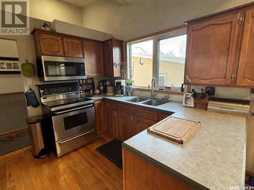 3 Rosefield Drive, Yorkton, SK - Indoor Photo Showing Kitchen With Double Sink