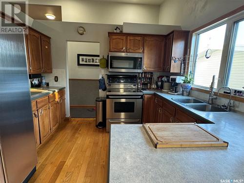 3 Rosefield Drive, Yorkton, SK - Indoor Photo Showing Kitchen With Double Sink