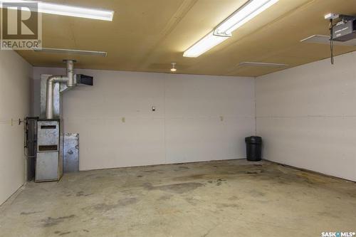 3154 33Rd Street W, Saskatoon, SK - Indoor Photo Showing Garage