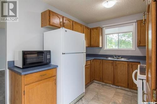 3154 33Rd Street W, Saskatoon, SK - Indoor Photo Showing Kitchen With Double Sink