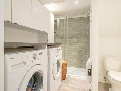 Bathroom - 404 Rue De Verchères, Longueuil (Greenfield Park), QC - Indoor Photo Showing Laundry Room