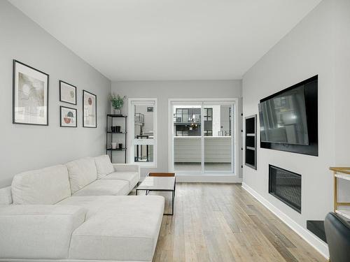 Salon - 210-912 Av. Pierre-Dansereau, Terrebonne (Terrebonne), QC - Indoor Photo Showing Living Room With Fireplace