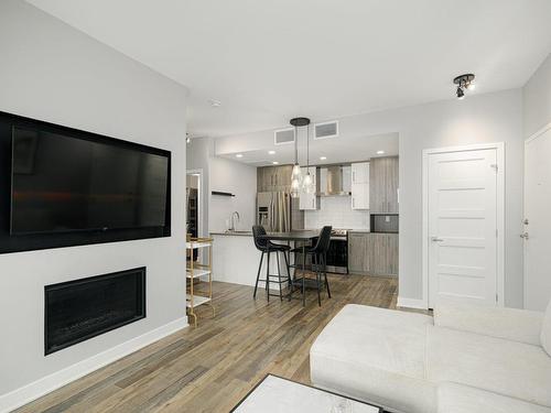 Vue d'ensemble - 210-912 Av. Pierre-Dansereau, Terrebonne (Terrebonne), QC - Indoor Photo Showing Living Room With Fireplace