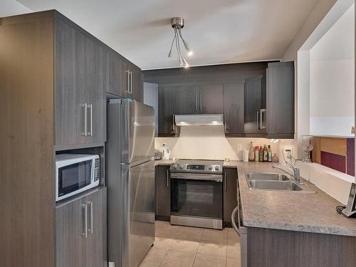 Kitchen - 2125 Boul. Jean-Paul-Vincent, Longueuil (Le Vieux-Longueuil), QC - Indoor Photo Showing Kitchen With Double Sink