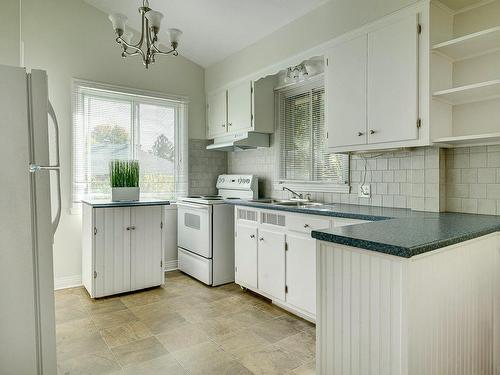 Kitchen - 257 Rue De Dijon, Laval (Pont-Viau), QC - Indoor Photo Showing Kitchen With Double Sink