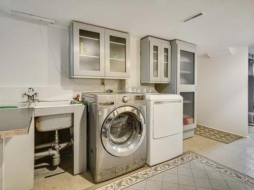 Laundry room - 257 Rue De Dijon, Laval (Pont-Viau), QC - Indoor Photo Showing Laundry Room