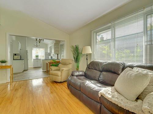 Living room - 257 Rue De Dijon, Laval (Pont-Viau), QC - Indoor Photo Showing Living Room