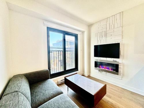 Salon - 1408-628 Rue St-Jacques, Montréal (Ville-Marie), QC - Indoor Photo Showing Living Room With Fireplace