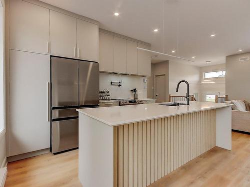 Cuisine - 105 Rue Dubuc, Saint-Jean-Sur-Richelieu, QC - Indoor Photo Showing Kitchen With Upgraded Kitchen