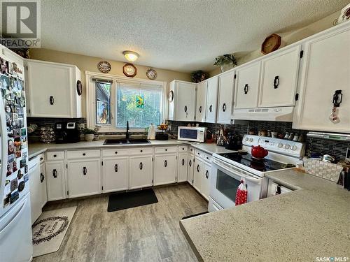 64 Clarewood Crescent, Yorkton, SK - Indoor Photo Showing Kitchen