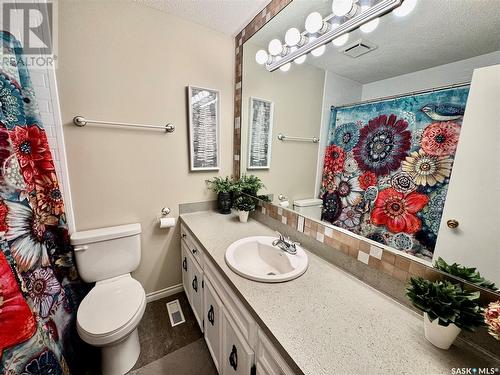 64 Clarewood Crescent, Yorkton, SK - Indoor Photo Showing Bathroom