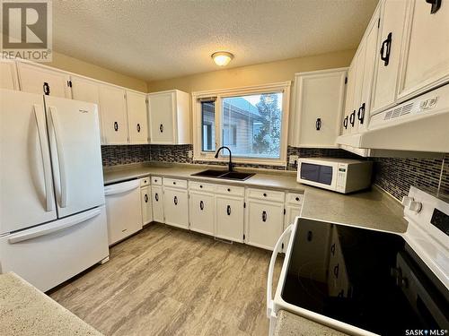 64 Clarewood Crescent, Yorkton, SK - Indoor Photo Showing Kitchen With Double Sink