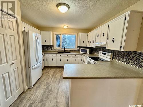 64 Clarewood Crescent, Yorkton, SK - Indoor Photo Showing Kitchen