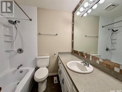 64 Clarewood Crescent, Yorkton, SK - Indoor Photo Showing Bathroom