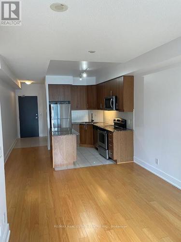 2512 - 223 Webb Drive, Mississauga, ON - Indoor Photo Showing Kitchen