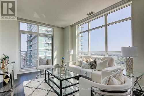 Uph 05 - 60 Town Centre Court, Toronto, ON - Indoor Photo Showing Living Room