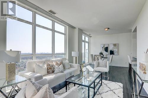 Uph 05 - 60 Town Centre Court, Toronto, ON - Indoor Photo Showing Living Room