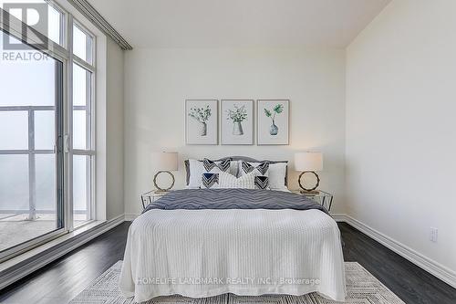 Uph 05 - 60 Town Centre Court, Toronto, ON - Indoor Photo Showing Bedroom