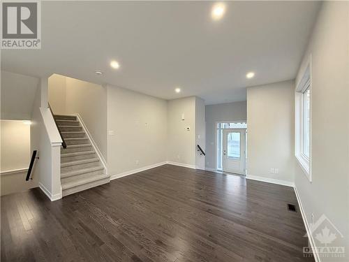 359 Falsetto Street, Ottawa, ON - Indoor Photo Showing Other Room