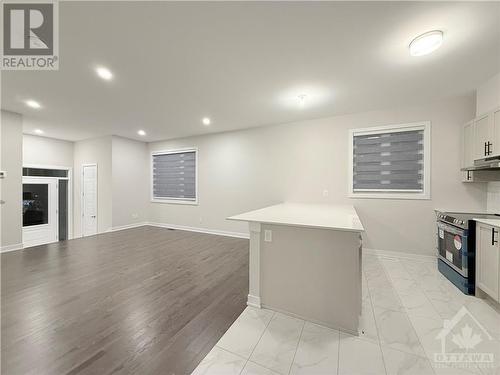 359 Falsetto Street, Ottawa, ON - Indoor Photo Showing Kitchen