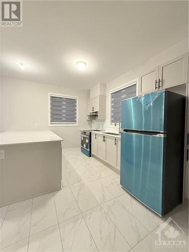 359 Falsetto Street, Ottawa, ON - Indoor Photo Showing Kitchen