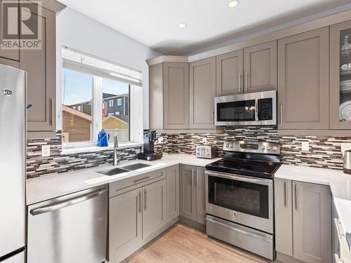 13-85 Aksala Drive, Whitehorse, YT - Indoor Photo Showing Kitchen With Double Sink With Upgraded Kitchen