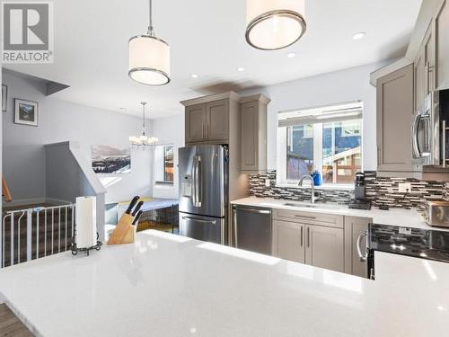 13-85 Aksala Drive, Whitehorse, YT - Indoor Photo Showing Kitchen With Double Sink With Upgraded Kitchen