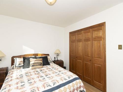 6296 Mapleward Road, Thunder Bay, ON - Indoor Photo Showing Bedroom