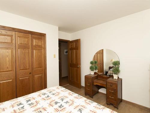 6296 Mapleward Road, Thunder Bay, ON - Indoor Photo Showing Bedroom