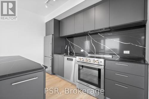 3708 - 101 Roehampton Avenue, Toronto, ON - Indoor Photo Showing Kitchen