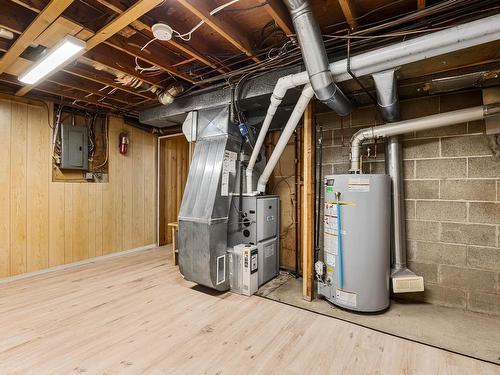 1002 Southill Street, Kamloops, BC - Indoor Photo Showing Basement