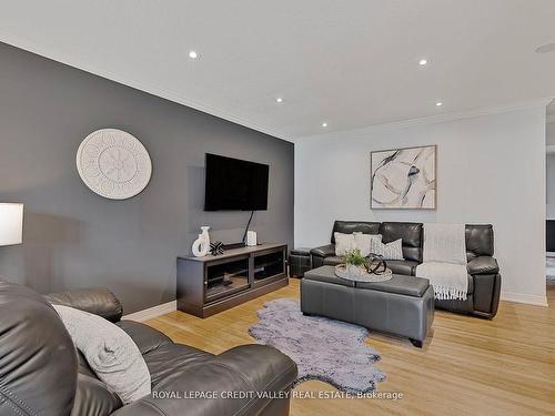 78 Caledon Cres, Brampton, ON - Indoor Photo Showing Living Room