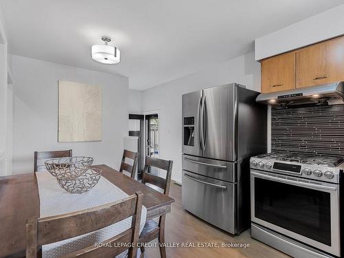 78 Caledon Cres, Brampton, ON - Indoor Photo Showing Kitchen