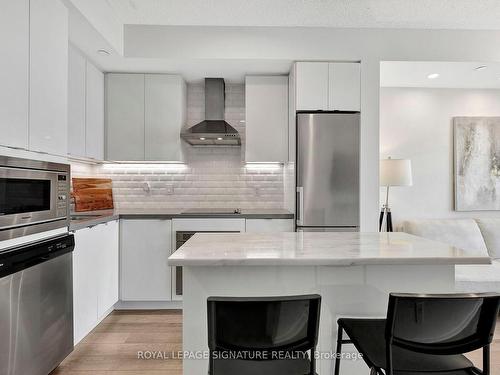 331-5230 Dundas St, Burlington, ON - Indoor Photo Showing Kitchen With Upgraded Kitchen