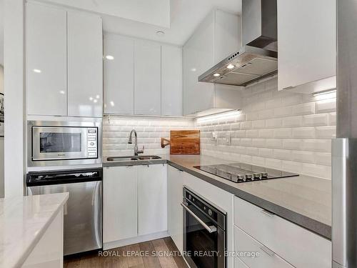 331-5230 Dundas St, Burlington, ON - Indoor Photo Showing Kitchen With Upgraded Kitchen