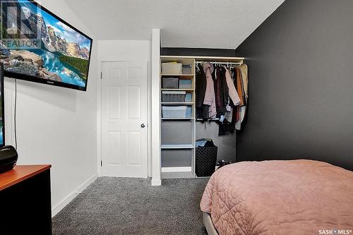 203 Church Drive, Regina, SK - Indoor Photo Showing Bedroom