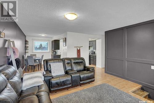 203 Church Drive, Regina, SK - Indoor Photo Showing Living Room