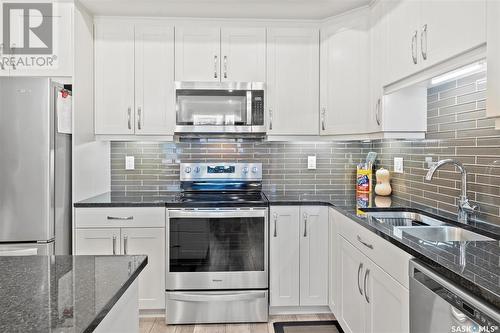 309 322 Saguenay Drive, Saskatoon, SK - Indoor Photo Showing Kitchen With Stainless Steel Kitchen With Double Sink With Upgraded Kitchen