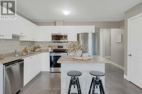 47 Little Ryan'S Way, Bracebridge, ON - Indoor Photo Showing Kitchen With Stainless Steel Kitchen With Double Sink With Upgraded Kitchen