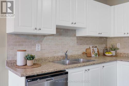 47 Little Ryan'S Way, Bracebridge, ON - Indoor Photo Showing Kitchen With Double Sink