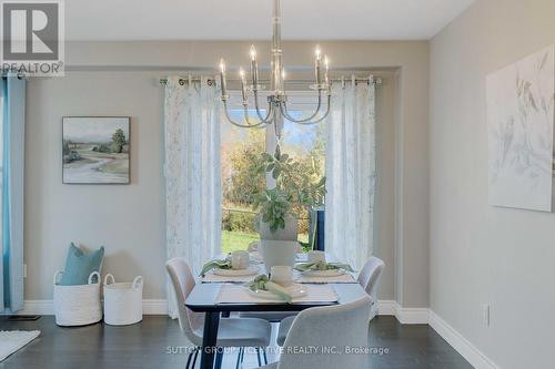 47 Little Ryan'S Way, Bracebridge, ON - Indoor Photo Showing Dining Room