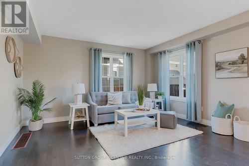 47 Little Ryan'S Way, Bracebridge, ON - Indoor Photo Showing Living Room