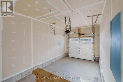 47 Little Ryan'S Way, Bracebridge, ON - Indoor Photo Showing Garage