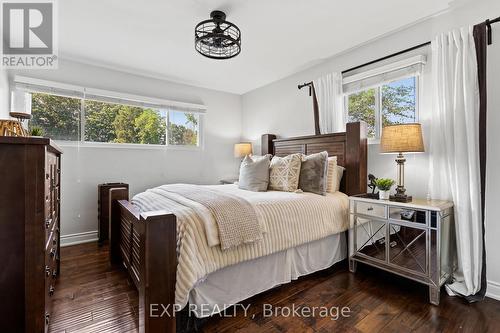 17 Battlefield Drive, Hamilton, ON - Indoor Photo Showing Bedroom