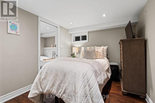 17 Battlefield Drive, Hamilton, ON - Indoor Photo Showing Bedroom